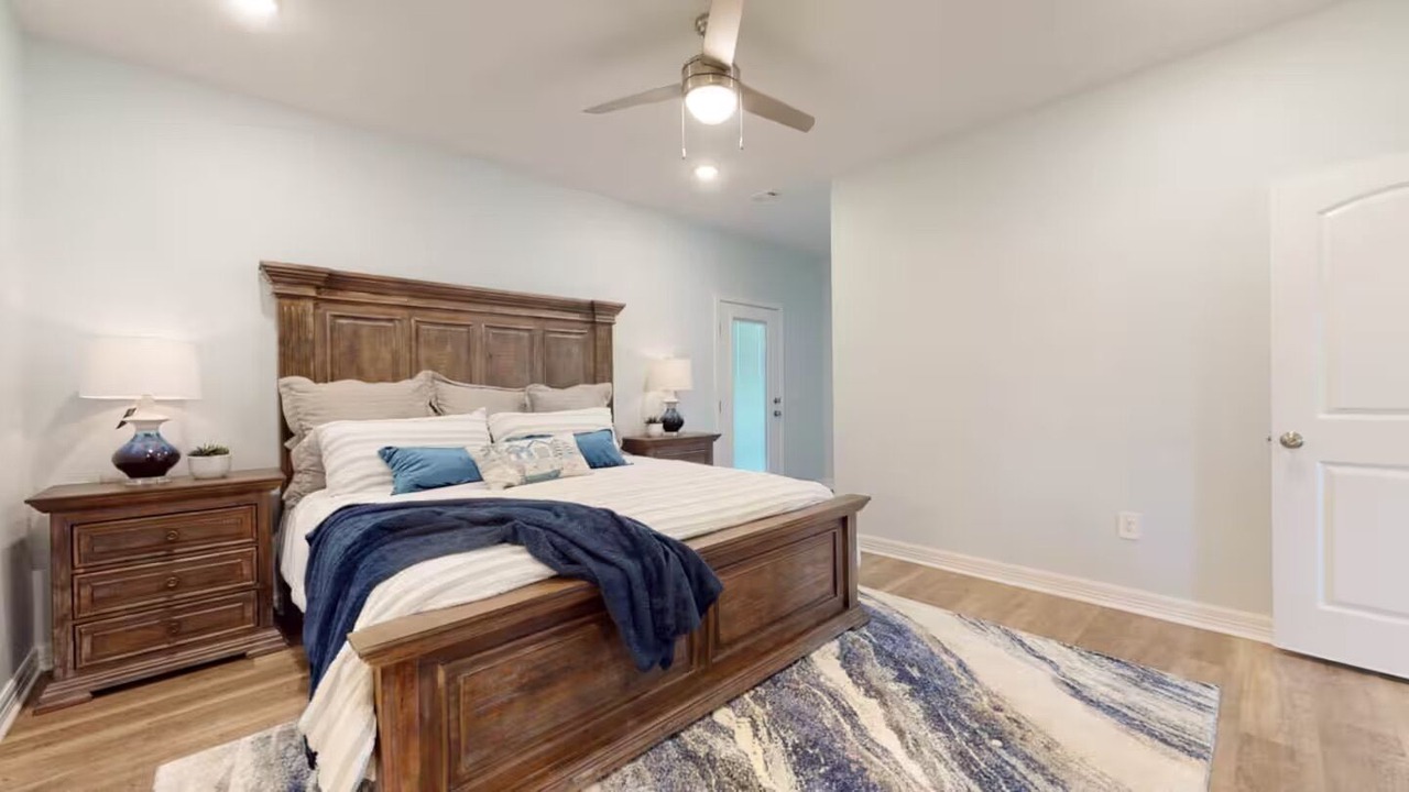 Photo of Bedroom in Crystal Beach