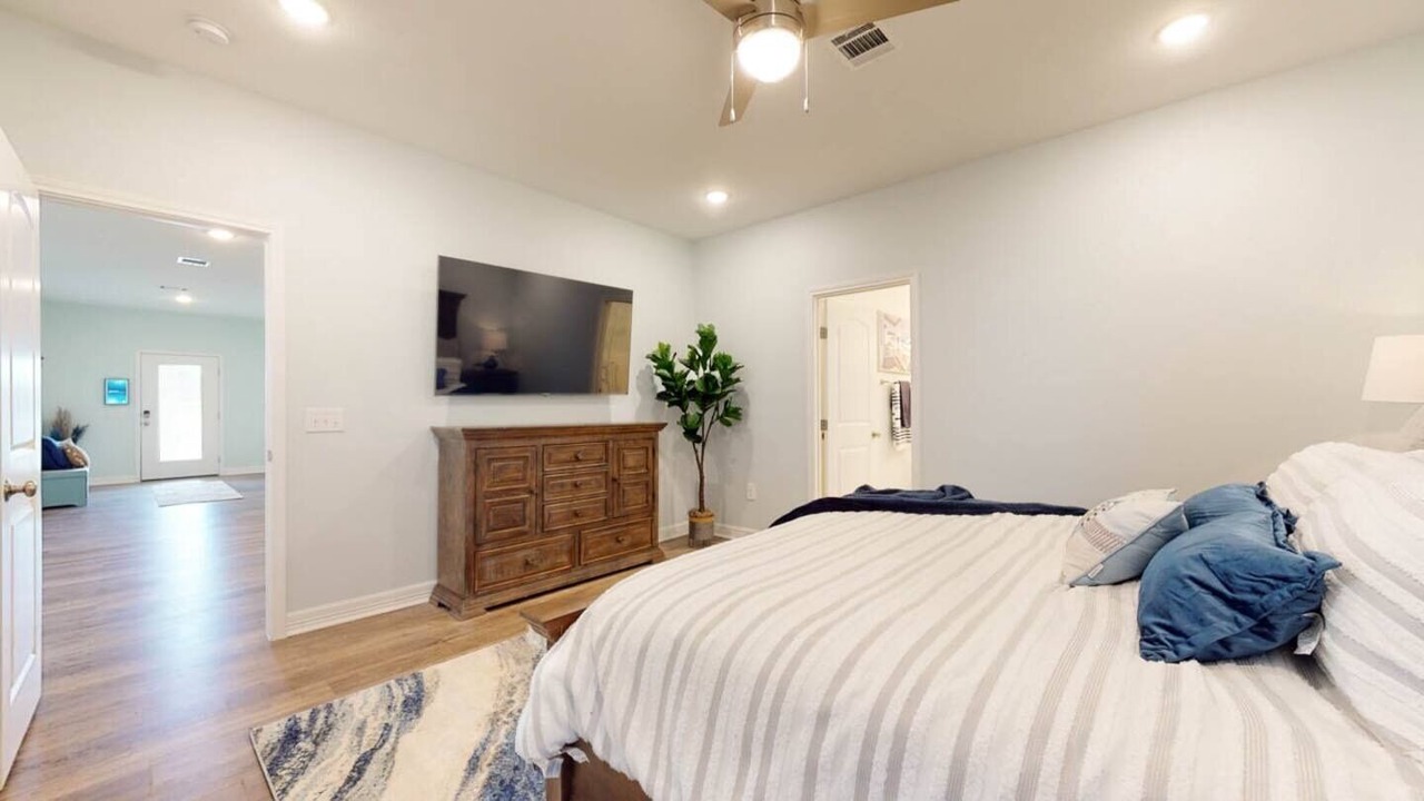Photo of Bedroom in Crystal Beach