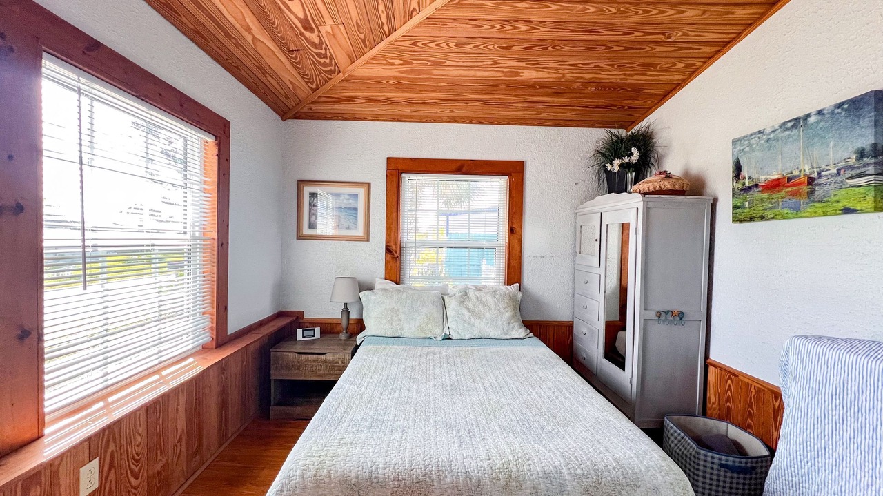 Photo of Bedroom in Crescent Beach