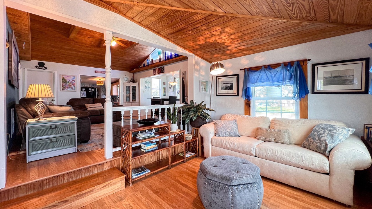 Photo of Livingroom in Crescent Beach
