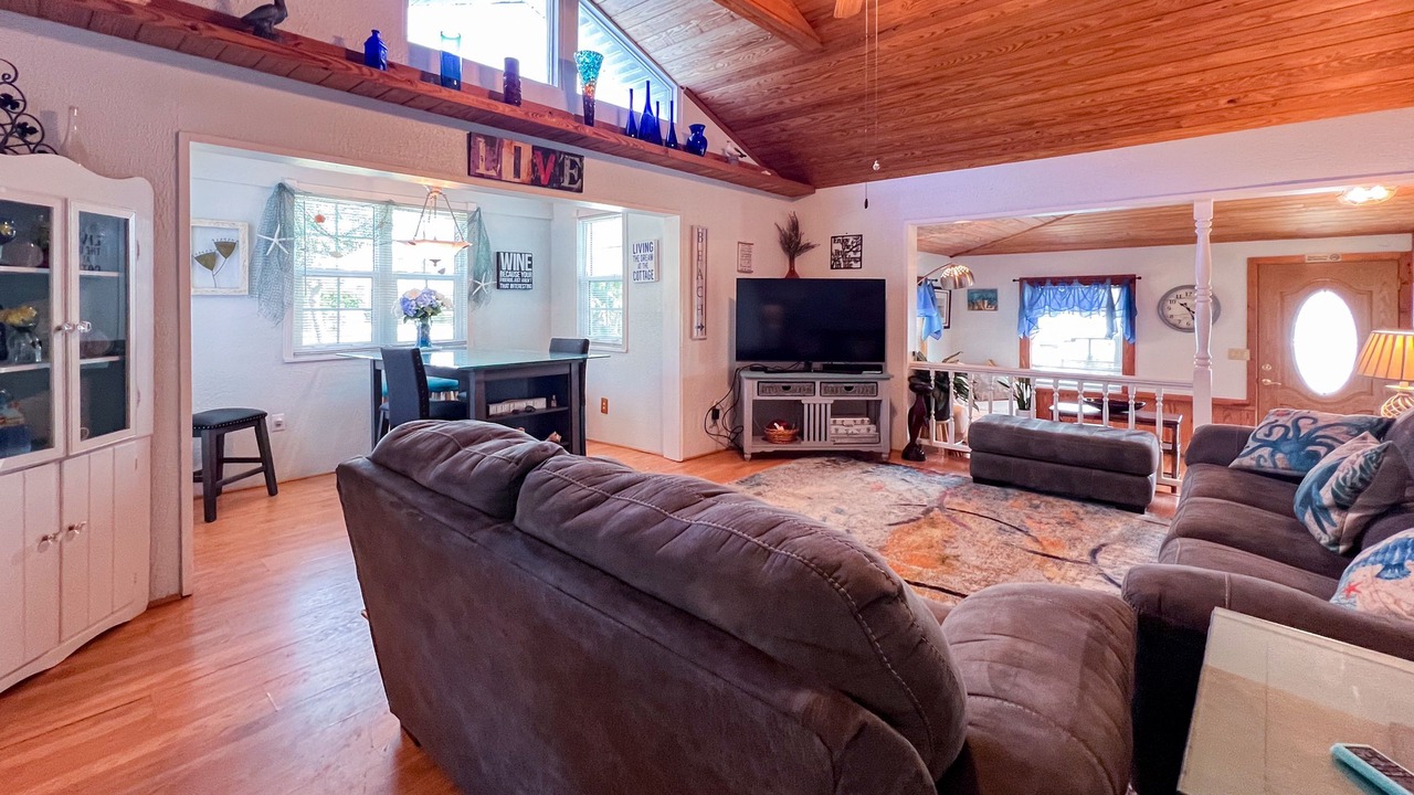 Photo of Livingroom in Crescent Beach