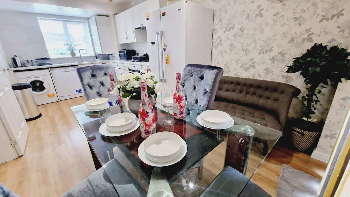 Photo of Others in Aveley