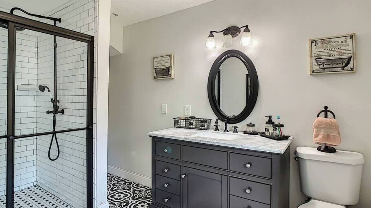 Photo of Bathroom in Fairvilla