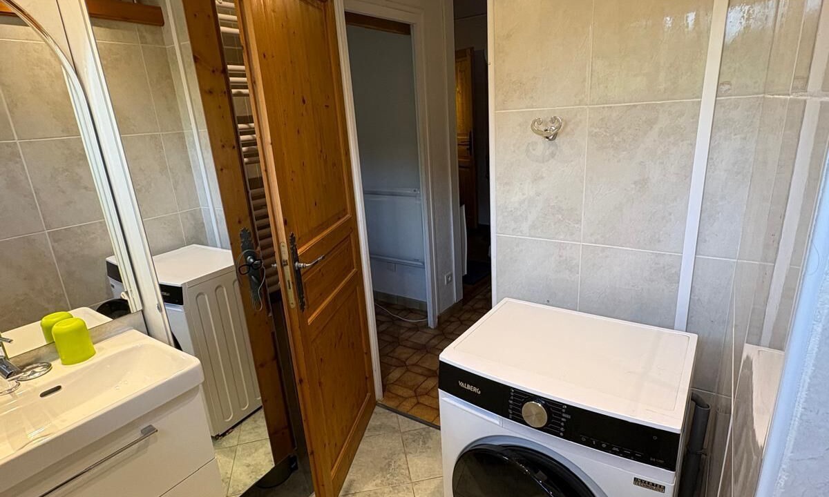 Photo of Bathroom in Saint-Offenge-Dessous