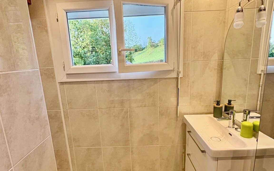 Photo of Bathroom in Saint-Offenge-Dessous