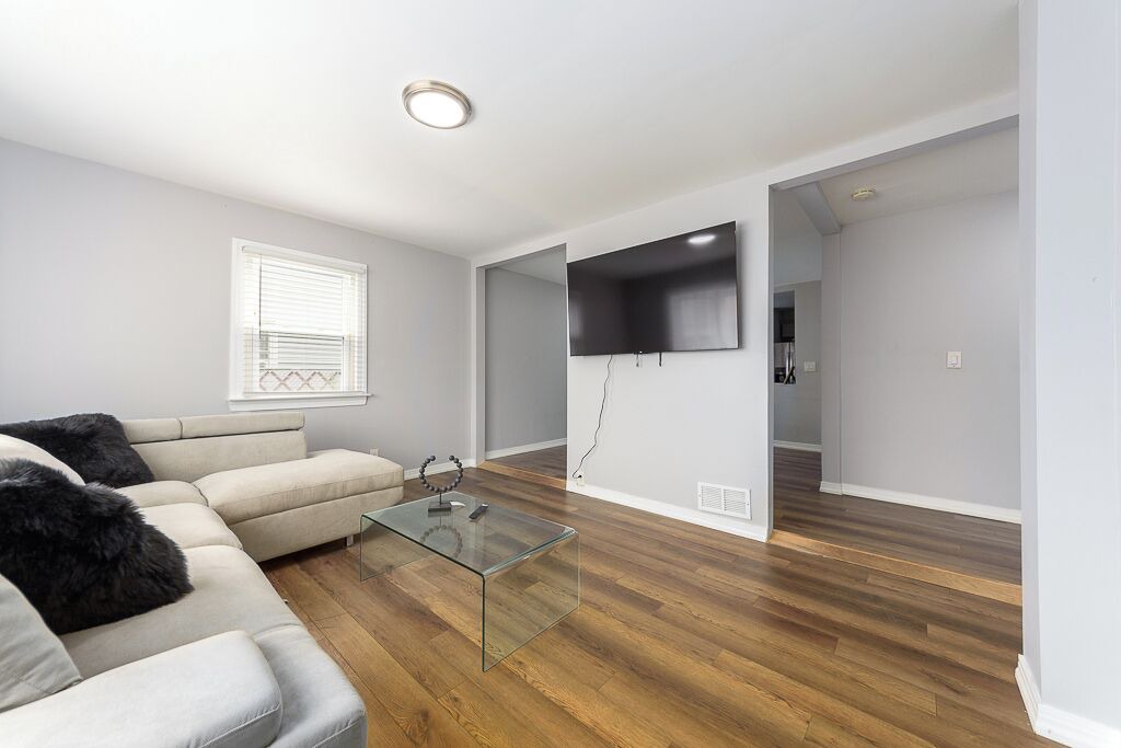 Photo of Livingroom in Floral Park