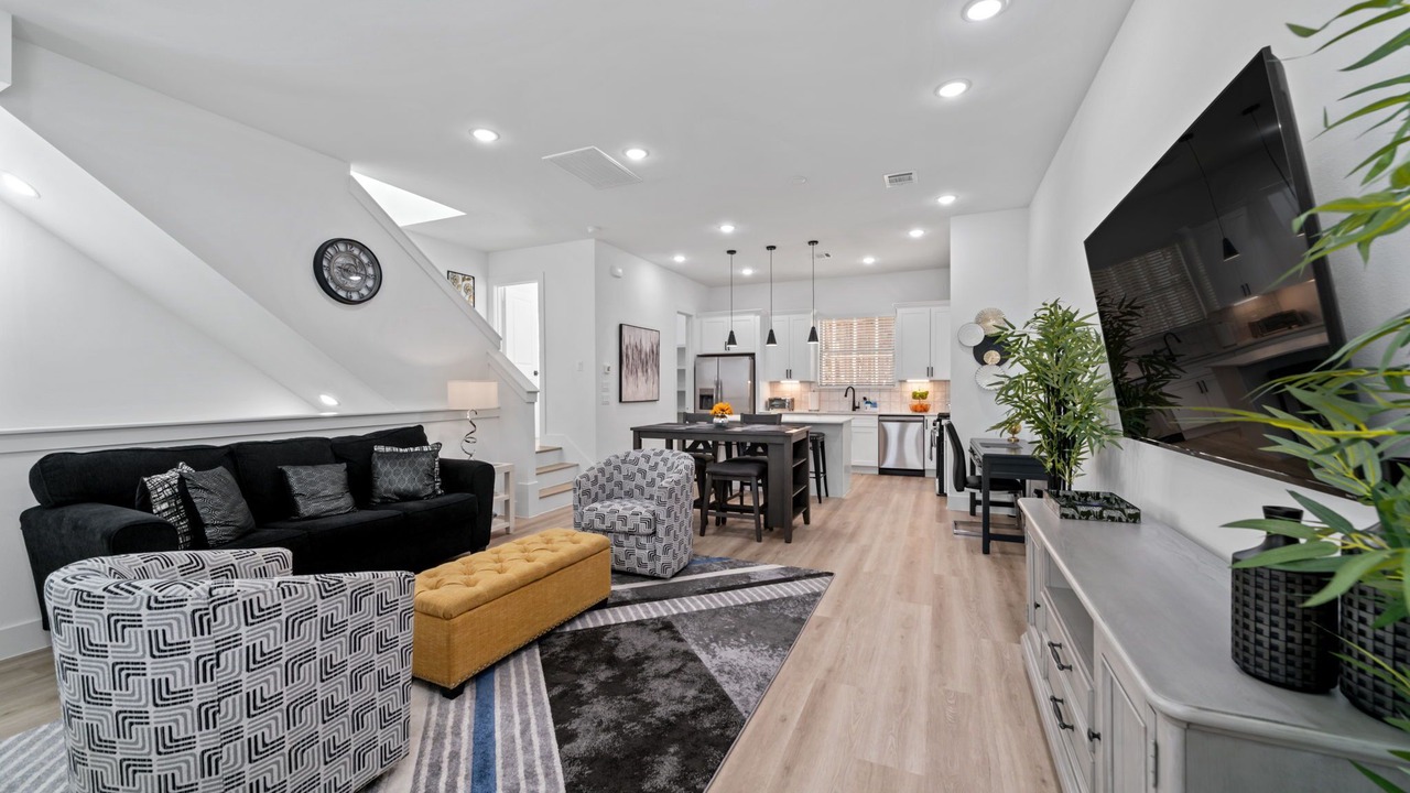 Photo of Livingroom in South Central Houston