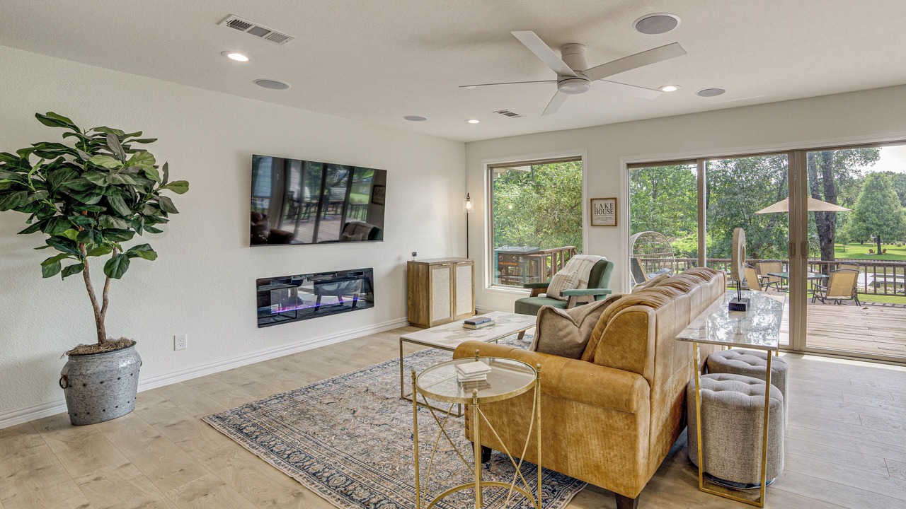 Photo of Livingroom in Eustace
