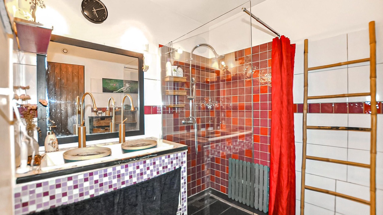 Photo of Bathroom in Oms