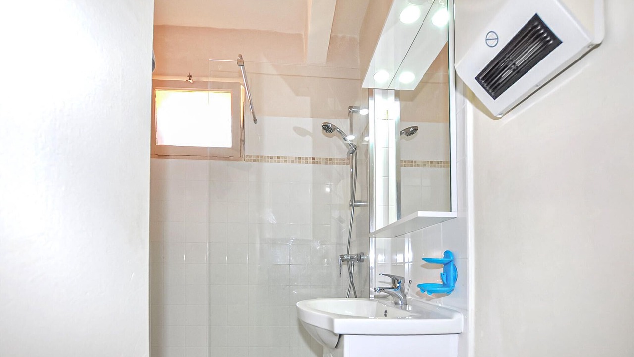 Photo of Bathroom in Port-Vendres