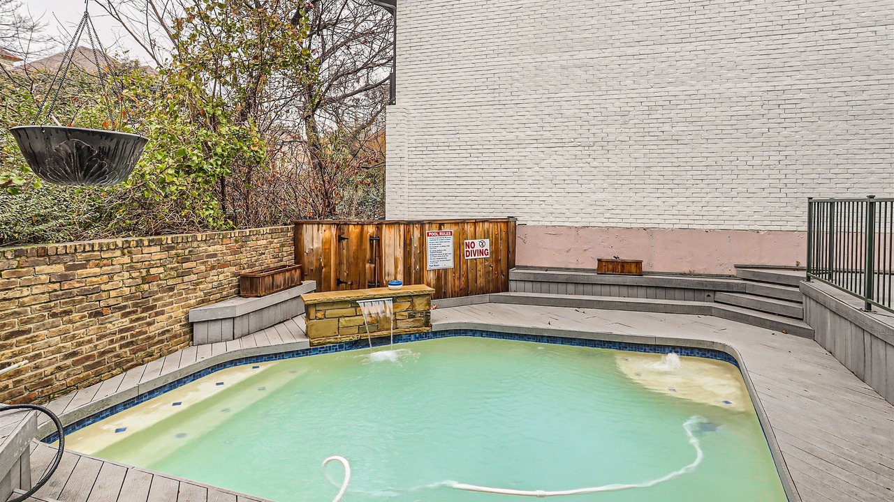 Photo of Outdoor in Bluffview