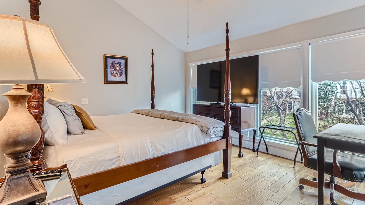 Photo of Bedroom in Bluffview