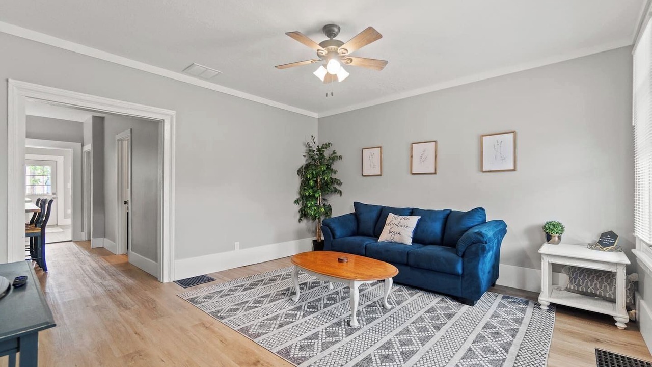 Photo of Livingroom in West Central