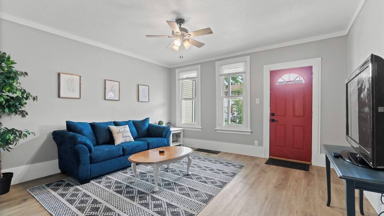 Photo of Livingroom in West Central