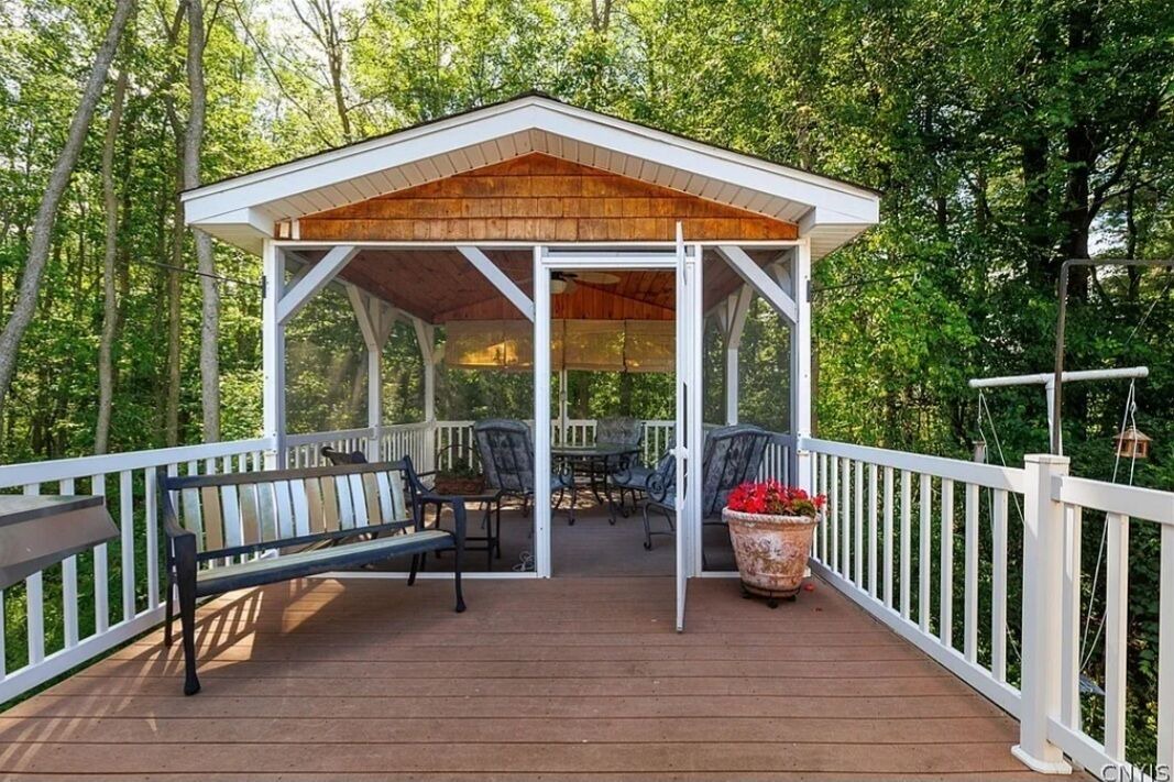 Photo of Patio Balcony in Chippewa Bay