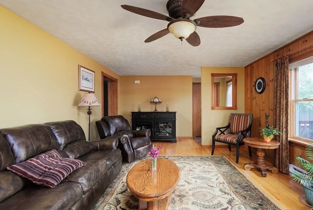 Photo of Livingroom in Chippewa Bay