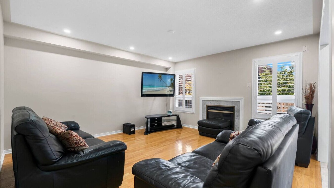 Photo of Livingroom in Churchill Meadows