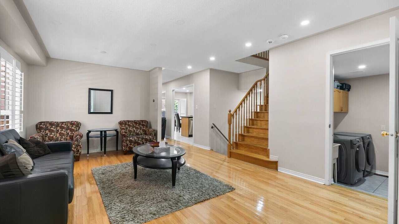 Photo of Livingroom in Churchill Meadows