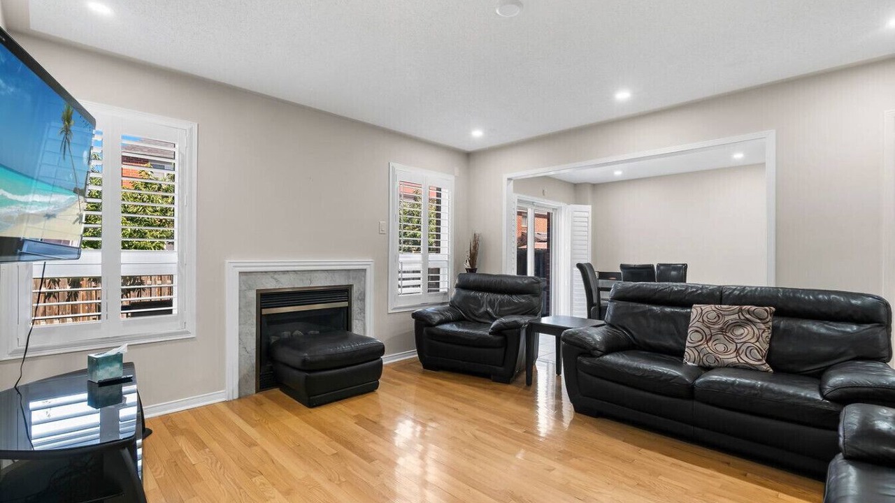 Photo of Livingroom in Churchill Meadows