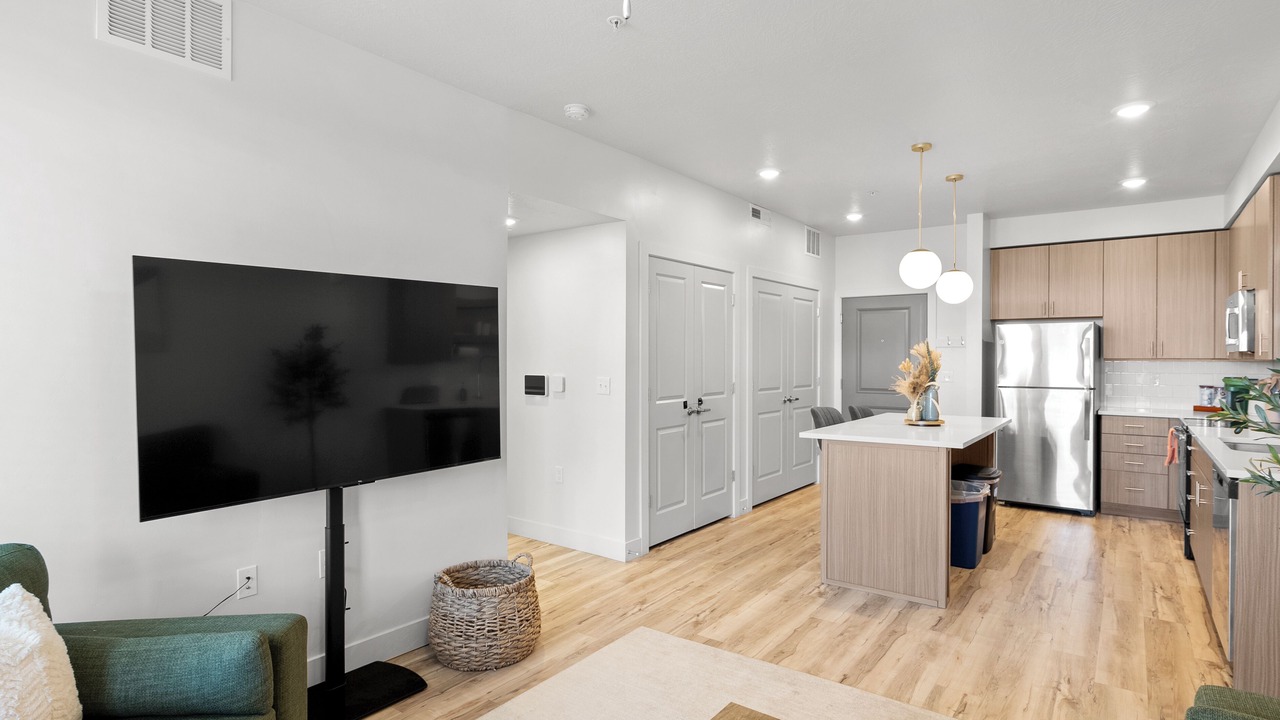 Photo of Livingroom in People's Freeway