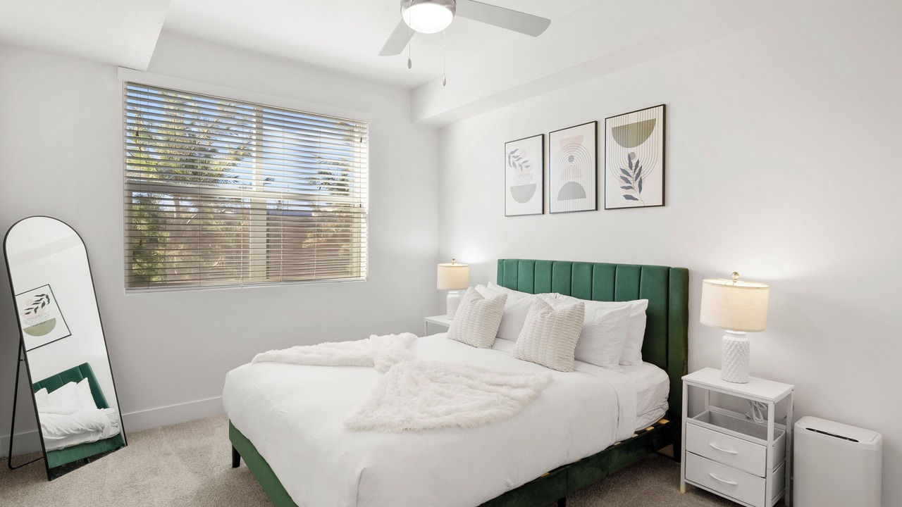 Photo of Bedroom in People's Freeway