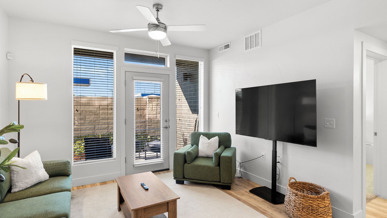 Photo of Livingroom in People's Freeway