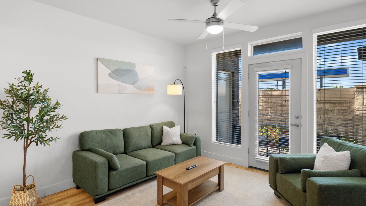 Photo of Livingroom in People's Freeway