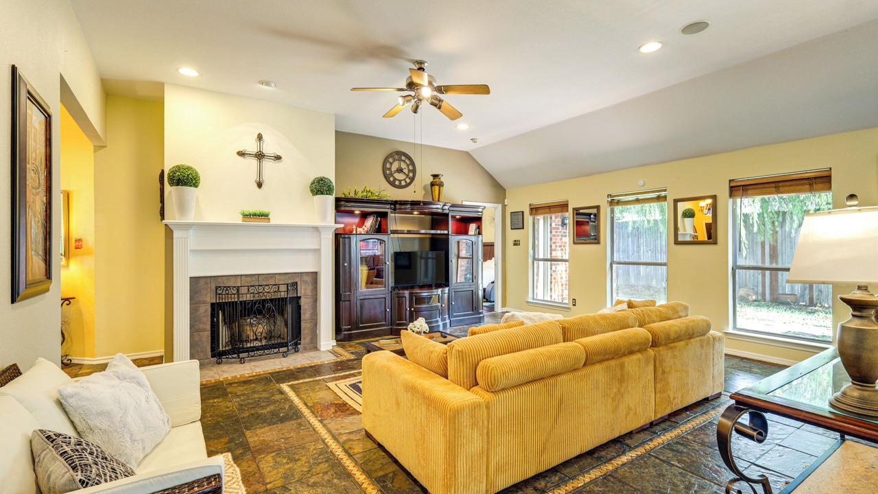 Photo of Bedroom in Crowley
