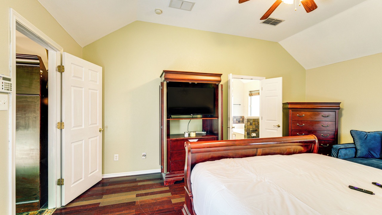 Photo of Bedroom in Crowley