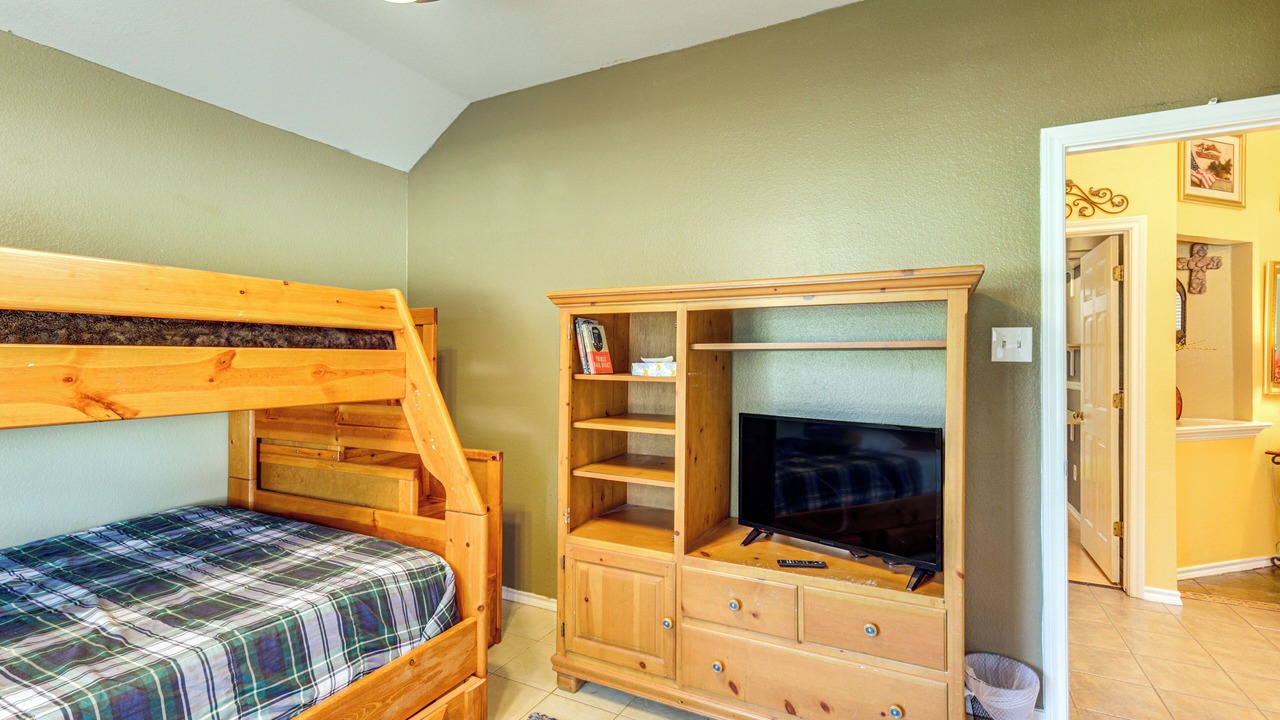 Photo of Bedroom in Crowley
