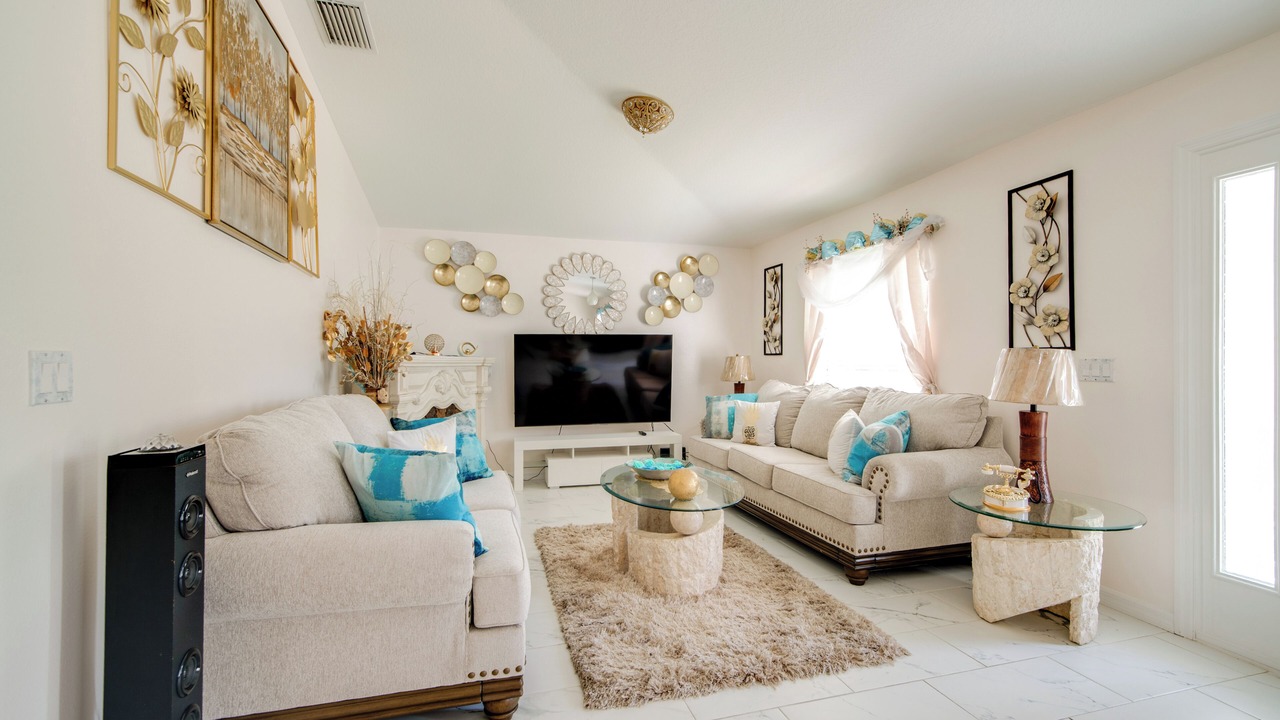 Photo of Livingroom in Candler
