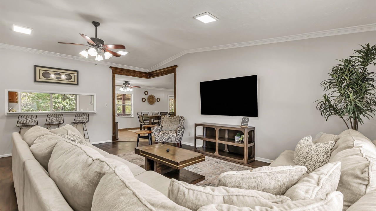 Photo of Livingroom in Carter's Grove