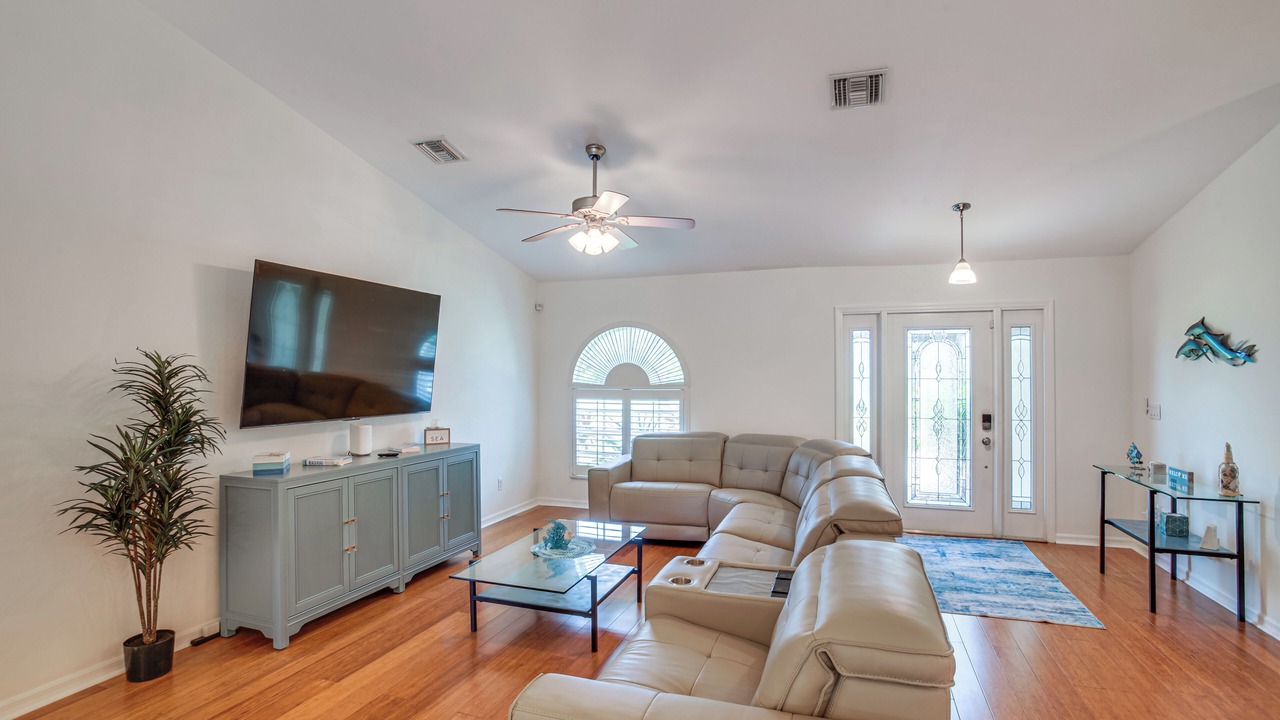 Photo of Livingroom in Trafalgar