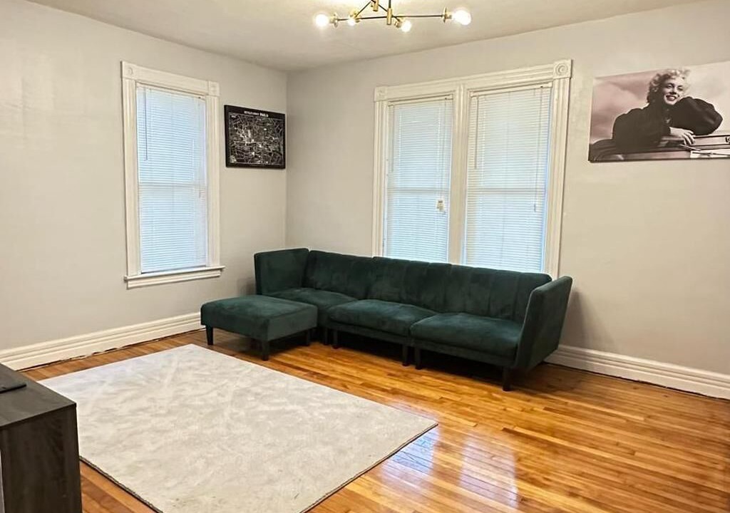 Photo of Livingroom in Utica