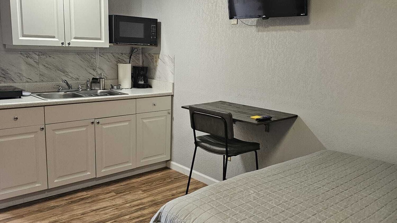 Photo of Bedroom in Azalea Park