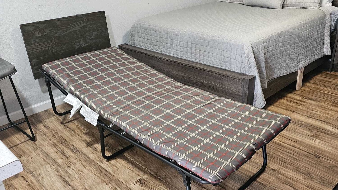 Photo of Bedroom in Azalea Park