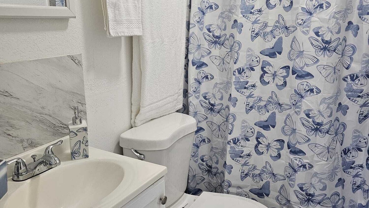 Photo of Bathroom in Azalea Park