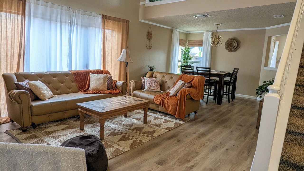 Photo of Livingroom in Northeast Carrollton