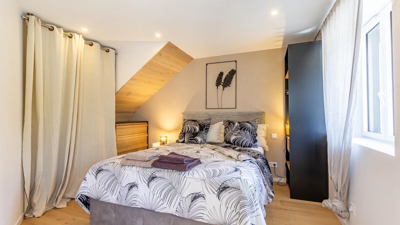 Photo of Bedroom in Domessin