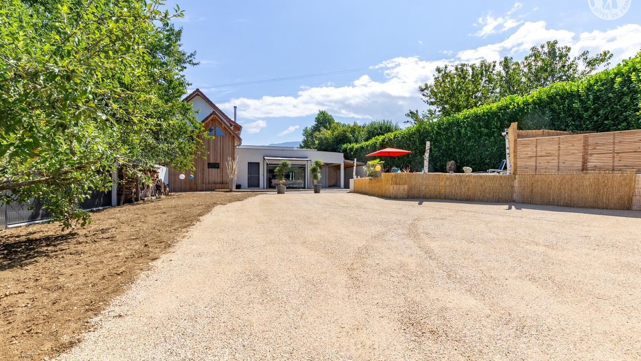 Photo of Outdoor in Domessin