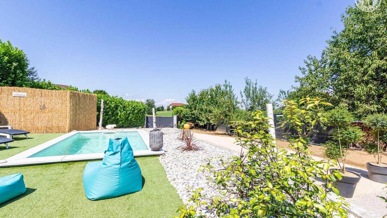 Photo of Outdoor in Domessin