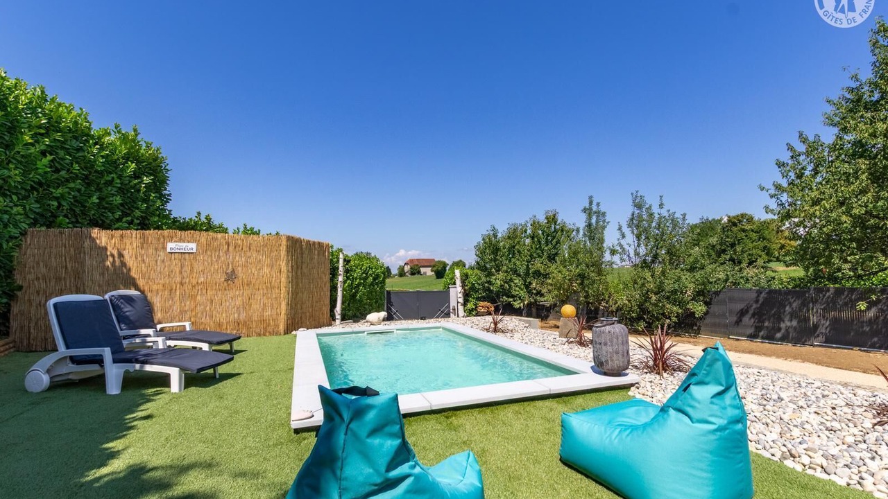 Photo of Outdoor in Domessin