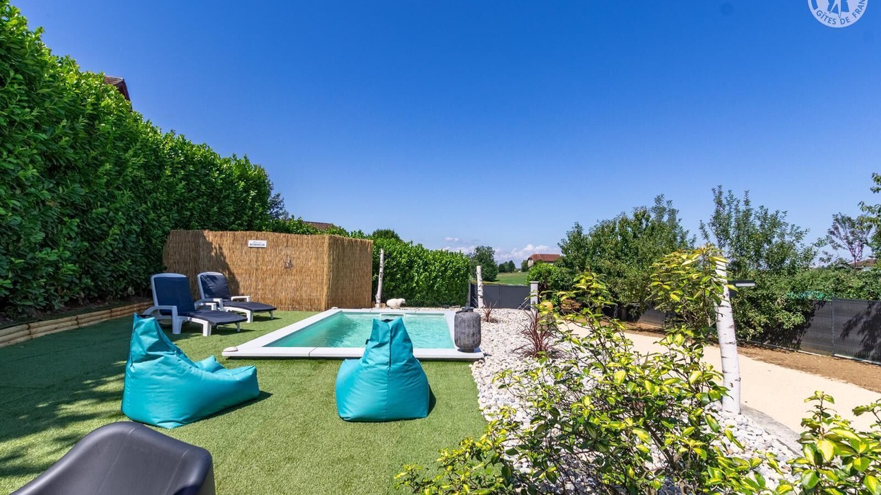 Photo of Outdoor in Domessin