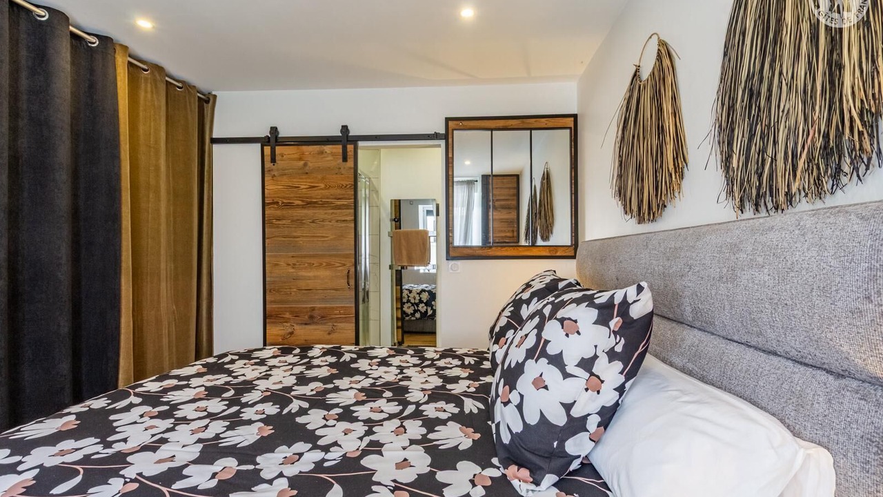 Photo of Bedroom in Domessin