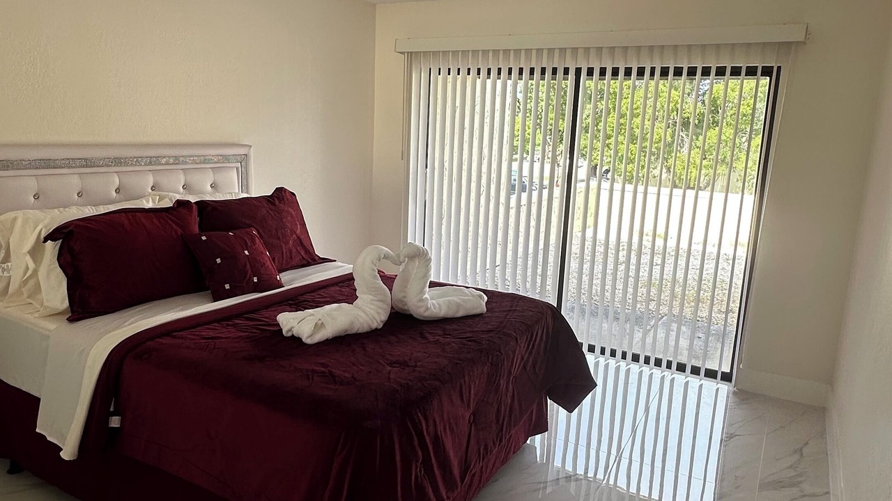 Photo of Bedroom in Lauderhill