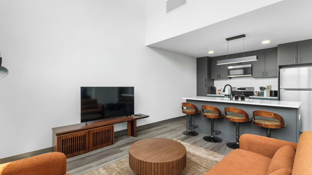 Photo of Livingroom in University Circle