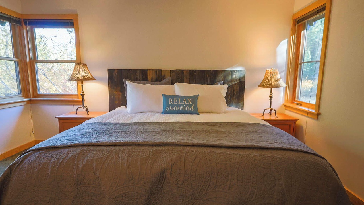 Photo of Bedroom in Mazama