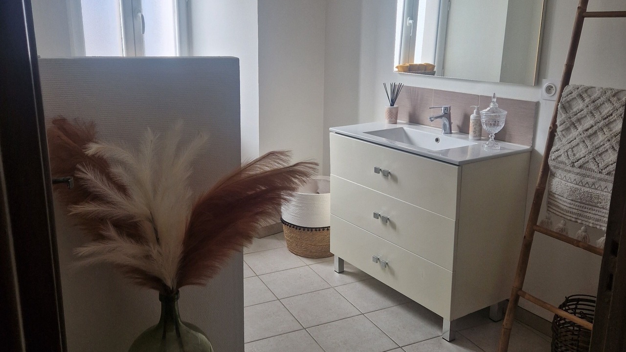 Photo of Bathroom in Saint-Martin-de-Villereglan