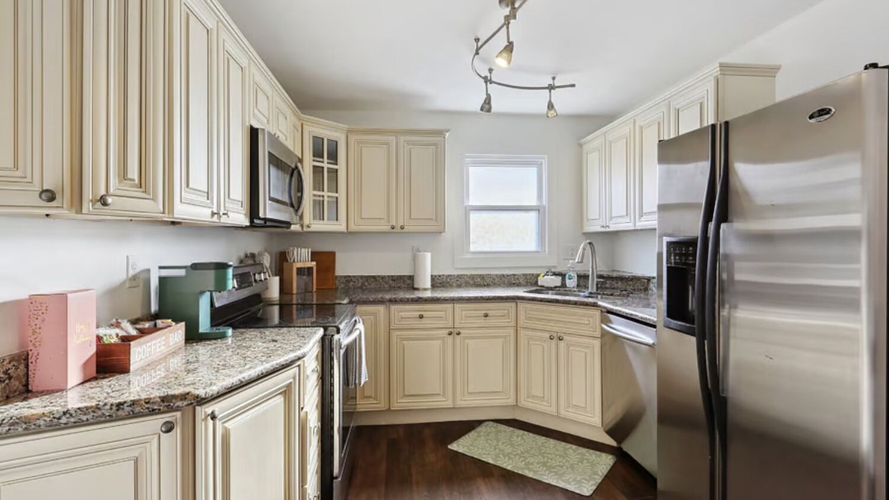 Photo of Kitchen in Kenner - Louis Armstrong International Airport