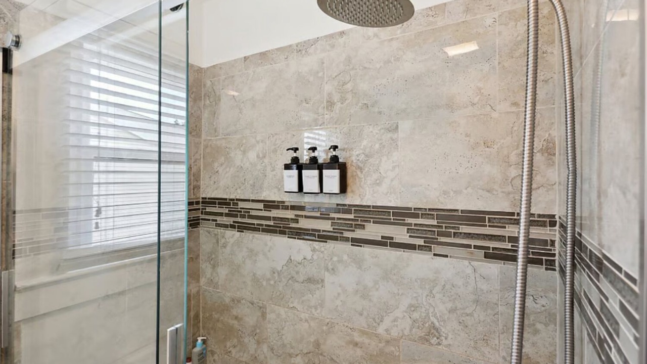 Photo of Bathroom in Kenner - Louis Armstrong International Airport